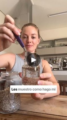 364K views · 21K reactions | 👇🏻 Sobre el remojo y cantidades 👇🏻

Siempre mis pacientes me preguntan que tipo de semillas incluir para cuidar la digestión y mi respuesta es: Los mas que puedas, para tener la variedad mas grande de nutrientes posible. 

En el video te muestro el caso ideal, pero no siempre tengo todos estos tipos de semillas disponible. Mejor empezar con algo, que nada. 🙂

Lo mismo con el remojo. Te lo digo honestamente: No todos los días remojo mis semillas y muchas veces las agrego solo molidas, directo a mis comidas y dejo que se hidratan ahí mismo durante unos minutos. Pero yo sé que me iban a castigar en los comentarios si no pongo este paso en el video. 😂

Para una semana me gusta:

4 cucharadas de chia
4 cucharadas de linaza
1 cucharada de psyllium
2 cucharadas Gluten Free Dairy Free Recipes, Natural Supplements, Dairy Free Recipes, Gluten Free Dairy Free, Free Food, Dairy Free, Healthy Recipes, Snacks, Health