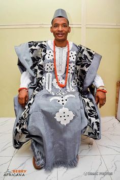 This Grey Aso-oke Agbada Set for Men, made with love for that Royal look for a Groom or Celebrant who refuses to settle for the ordinary. *Available for Immediate Shipping in Medium Size as pictured.* This 4 pieces Native Attire comprising of the : ●Outer wear, called the Agbada ● A White Kaftan Top worn inside and ●a Sokoto which is the trouser pant to go with it. ● A Cap Ideal for Weddings, Birthday, and all sort of Celebrations. If you would like this in another Size other than Medium, we wou Traditional Embroidered Agbada For Wedding, White Embroidered Agbada For Wedding, Yoruba Bride, Royalty Dress, White Kaftan, Kaftan Tops, African Wedding Attire, Nigerian Men Fashion, Traditional Wedding Attire