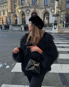 Street Style Women Fall, Glow Up Outfits, January Fashion, London In December, Ritz Paris, Summer Office Outfits, Street Style Fall Outfits, California Outfits