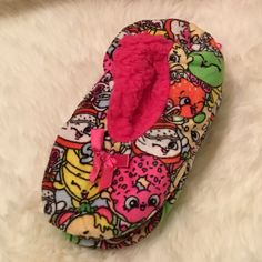 Brand New Fuzzy Babba Shopkins Girls' Slipper Socks, 1 Pack. Condition Is New With Tags. Shipped With Usps First Class Package. Product Details -Shopkins Girls Babba Slipper Socks M/L Shopkins Girls Babba Slipper Socks Fun Multicolor Non-slip Slippers, Fun Round Toe Slippers For Playtime, Fun Pink Indoor Slippers, Fun Non-slip Slippers For Playtime, Pink Kawaii Slippers For Indoor, Fun Multicolor Round Toe Slippers, Playful Pink Non-slip Slippers, Pink Winter Slippers With Soft Sole, Winter Pink Slippers With Soft Sole