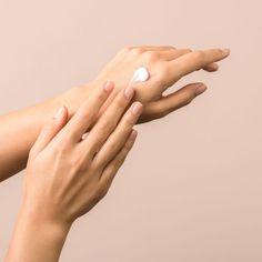 Yes, excessive #summer heat can dehydrate your skin, so it's important to keep it #moisturised during the summer. If your #skin becomes #oily, it may be a sign that your skin could be #dehydrated, so don't skip it (whatever your skin type!) just switch for something a little lighter. Spf Hand Cream, Best Spf, Chapped Hands, Lotion For Oily Skin, Cracked Hands, Makeup Hacks Beauty Secrets, Chemical Sunscreen, Facial Sunscreen, Sunscreen Lotion