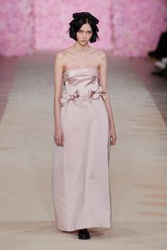 giambattista valli paris fall 2020 ready to wear Designer Things, Moda Paris, Top Design Fashion, Vestidos Vintage, The Plaza, Giambattista Valli, Fifty Shades, Fashion Photoshoot, Vogue Paris