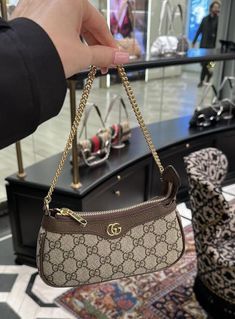 Gucci Bag Aesthetic, Cute Hand Bags, My Style Bags, Luxury Bags Collection, Swag Bag, Girly Bags, Blair Waldorf, Foto Baby, Luxury Purses