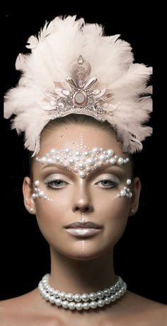 Artsy Makeup Look, Phoenix Makeup, Futuristic Makeup, Artsy Makeup, Avant Garde Hair, High Fashion Makeup, Special Makeup, Dramatic Makeup, Eye Makeup Designs