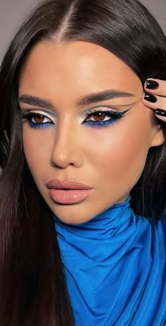 Summer Makeup Trends, Maquillage On Fleek, Prom Eye Makeup, Eye Makeup Pictures, Makijaż Smokey Eye, Evening Makeup, Makeup Eye Looks, Glamour Makeup, Blue Eyeshadow