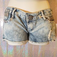 Vanilla Star Size 5 Jean Shorts. Decorative Stitching With Jewels (See Photos). New With Tags. Star Pants, Star Shorts, Cutoff Jean Shorts, Ripped Jean Shorts, Midi Denim, Festival Shorts, Star Blue, Red Jeans, Decorative Stitching