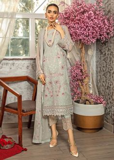 Meeral D-06 Shamrock Lamhey Chiffon Collection Pearl Work, Chiffon Collection, Kids Scarf, Pakistani Designers, Shalwar Kameez, Suit Fabric, Pakistani Outfits, Embroidery Work, Designer Wear