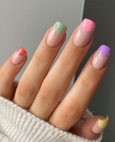 French Manicure With Color, Glitterbels Nails, Fun Nail Designs, Sns Nails Colors, April Nails, French Tip Nail Designs, Sns Nails, Classic French Manicure, Minimal Nails