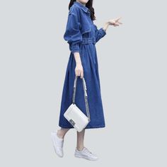 Elevate your flair game with our medium wash women's denim coat from the 2023 Autumn Collection a nod to the iconic 90s vogue with a trendy twist!Distinctive Features: 90s Nostalgia: Relive the glory days of the 90s with this denim coat, a must-have for every fashion-forward woman. Medium Wash Magic: The medium wash adds a subtle vintage touch, giving the coat a timeless appeal. Oversized Chic: The roomy form exudes effortless coolness, making it a versatile piece for any occasion. Buttoned Clos 90s Vogue, Cool Denim, Denim Coat Women, Iconic 90s, Oversized Jean Jacket, Coat With Belt, Classic American Style, Denim Patterns, Autumn Collection