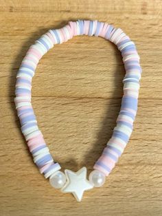 Aesthetic Clay Bead Ideas, Princess Clay Bead Bracelet, Clay Bead Bracelets With Charms, Pink Bracelets Ideas, Pink Clay Bracelet Ideas, Pink And Purple Clay Bead Bracelet, Pastel Clay Bead Bracelet Ideas, Pastel Clay Bead Bracelet, Cute Clay Beads Bracelet Ideas