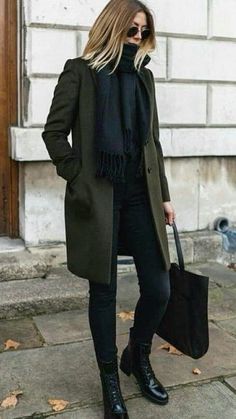 Black on black such a quick outfit for any occasion 🍂✨ Combat Boot Outfits, Emma Hill, Combat Boot Outfit, Converse Outfits, Winter Trousers, Neue Outfits, Business Outfit