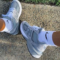 New Balance Shoes 990 V5, New Balance Shoes 990, New Balance 990 V5 Outfit, New Balance 990 V5, Sneakers And Socks, Diy Fashion Hacks, Modern Vintage Fashion