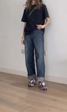 Minimal Woman Outfit, Minimal Cool Style, Minimal Boho Outfit, Casual Outfits Asian, Norm Core Outfits, Feminine Tomboy Style, Normcore Outfits, Minimal Style Outfits, Normcore Fashion