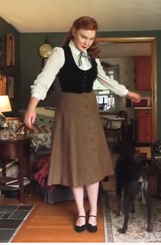 Retro Librarian Style, Vintage Dressy Outfits, 1940s Office Fashion, Vintage Inspired Work Outfits, Modern Hobbit Outfit, Seamstress Outfit, 1940s Aesthetic Fashion, Casual Vintage Outfits 50s, Vintage Office Outfit