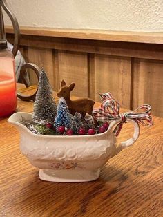 Front Porch Christmas Decor Ideas, Porch Christmas Decor Ideas, Porch Christmas Decor, Front Porch Christmas, Christmas Decor Ideas Diy, Diy Pots