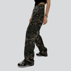 Discover our 2023 Autumn Collection and be the first to experience the iconic Y2K style with our Camouflage Print Women's Straight Jeans! Utterly established and bold, these high-waisted jeans feature a button & zipper closure for a secure fit and an exquisite printed print for a showstopping look.Why You'll Fall In LoveTransform your wardrobe into a traditional timeless with this eternally stylish piece. Its baggy fit ensures maximum comfort while its unique sanded finish adds a subtle texture Iconic Y2k, Autumn Collection, Street Style Trends, Camouflage Print, Modern Trend, 2023 Autumn, Current Fashion Trends, Jeans Online, Khaki Color