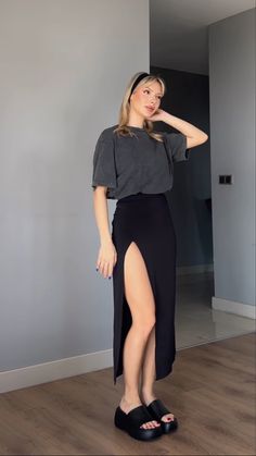 Tshirt On Top Of Dress Outfit, Hot Weather Plus Size Outfits, Summer Dress Ideas Casual, Ootd Ideas Simple, Black And White Outfits Party Night, Warm Summer Outfits, Outfit Vestido Largo, Outfits Short Women, Gray Shirt Outfit