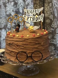 a harry potter birthday cake with glasses on top