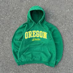 Y2k Oregon Ducks Hoodie Pullover Sweater Size Tag Is Missing, But Fits Like A Mens Us Size Large - Xl. Super Clean Green And Yellow Color Way With The Fat Laces Drawstrings. Big Oregon Ducks Front Hit. Used, But In Great Condition. See Pictures For Details. Ask Any Questions Before Purchasing. All Sales Are Final. Green Hooded Top For College, Urban Green Sweatshirt For College, Green Urban Sweatshirt For College, Varsity Green Hoodie For Fall, Green Varsity Hoodie For Fall, Green Varsity Hooded Sweatshirt, Green College Sweatshirt With Drawstring Hood, Green Cotton Varsity Hoodie, Yellow Streetwear Sweatshirt