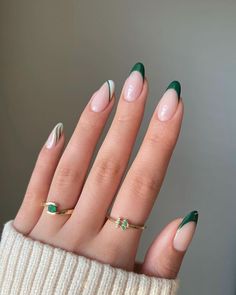 Minimalist Manicure, Full Cover Nail Tips, Emerald Nails, Dark Green Nails, Nagel Tips, Xmas Nails, Pretty Acrylic Nails, Short Acrylic Nails