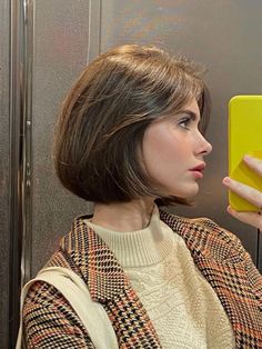 Top 50 Short Bob Hairstyles for Women in 2024 (Detailed Gallery + Video) | 50 Stunning Short Bob Hairstyles for Women Trending in 2024 | Aesthetic Women's Hairstyles & Haircut Inspo Potongan Bob, Bob Haircut With Fringe Bangs, The French Bob, French Bob No Fringe, Bob Trend 2024, Short Bob 2024 Trends, Short Haircut 2024 Trends Women, How To Style French Bob, Short 90s Bob