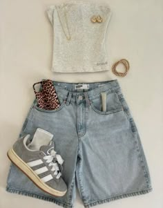 Grey Tube Top, Tube Top Outfits, Oki Doki, Back To School Fits, Outfit Inspo Summer, Fits Clothes, Lazy Outfits