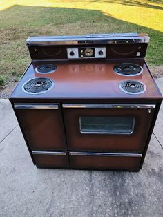 an old fashioned stove sitting on the sidewalk