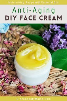 Simple DIY Anti Aging Cream That’ll Instantly Make Your Skin Glowing - greenbeautymama.com Diy Face Lotion Anti Aging, Diy Beauty Products Recipes, Diy Face Cream Anti Aging, Diy Anti Aging Face Cream, Anti Wrinkle Cream Diy, Homemade Anti Aging Face Cream, Anti Aging Cream Recipe, Diy Anti Aging Mask, Anti Aging Face Cream Diy