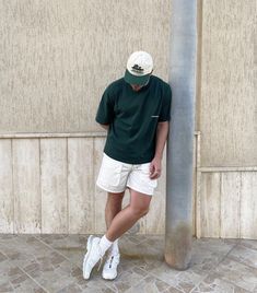 Outfit Cowo, Outfit Cowok, White Shorts Outfit, Guys Fashion Casual, Mens Shorts Outfits, Mens Summer Outfits, Mens Casual Outfits Summer, Summer Shorts Outfits, Short Men Fashion