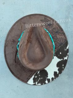 This boho western hat would be perfect with just about any outfit. It is a stiff hat, made of high quality vegan suede, meant to hold its shape.  If you'd like completely custom design instead, please go to this link to order one made just for you! https://etsy.me/3rod0CN 💜 H A T   S I Z I N G   Tightening band inside  Hat Circumference: 20.5-23" Brim Width: 4" Extra large size available, upon request  💜 S H I P P I N G Turnaround time can take 2-3 weeks depending on how many orders I have, an Burned Western Hats For Women, Hat Band Ideas, Cowboy Hats For Women, Womens Western Hats, Burned Hats, Cowboy Hat Design, Cowboy Hat Styles, Hat Burning, Custom Cowboy Hats