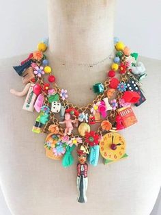 Toy Necklace, Jewelry Repurposed, Found Object Jewelry, Diy Collier, Junk Jewelry, Necklace Flower, Repurposed Jewelry, Craft Jewelry