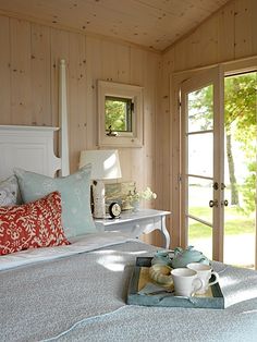 a bed room with a neatly made bed and pillows