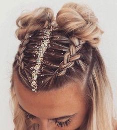 Nye Hairstyles, Peinados Fáciles Para Cabello Corto, Holiday Hairstyles, Short Hairstyle, Glitter Hair, Short Haircut, Black Braids