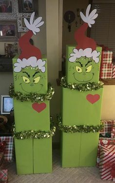 Christmas Present Tower Ideas, Grinch Gift Tower, Grinch Gift Wrapping Ideas, Unique Gift Wrapping Christmas, Grinch Christmas Decor, Christmas Boxes Decoration, Plate Wall Display, Giant Lollipop, Diy Candyland