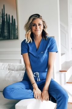 Nurse Lunch Ideas, 12 Hour Shifts, Nurse Aesthetic, Scrubs Outfit, Nursing Fashion, Scrub Life, New Nurse, Scrubs Nursing, Medical Scrubs