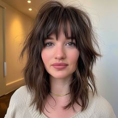 Shaggy Hair For Fine Hair, Mid Shaggy Haircuts, Medium Length Womens Haircut, Womens Shag Mullet, Razor Cut Hairstyles Long, Long Shag Short Bangs, Medium Shag Straight Hair, No Bangs Shag, Shaggy Mid Length Hair With Bangs