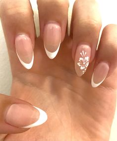 Flower On One Nail Design, Almond Nail With Flower Design, White Almond Nails With Flower Design, Clear Nail Base Designs, White French Tips With Flowers On Ring Finger, Nails White Design Classy, Summer Nails White Flowers, Almond French Tip Summer Nails, Aesthetic Nails Flower