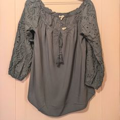 Maurice's Green/Grey 3/4 Length Eyelet Sleeve Top. New With Tags. Gray Summer Top With 3/4 Sleeves, Gray 3/4 Sleeve Summer Top, Gray Half Sleeve Tops For Spring, Gray 3/4 Sleeve Top For Summer, Printed Chiffon Blouse, Colorful Blouses, Floral Print Tunic, Ruffled Tunic, Teal Top