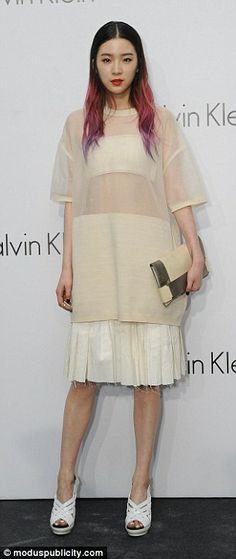 Irene Kim in Calvin Klein Fashion Dresses Formal, Stylish Lady, Minimal Street Style, Gold Bridesmaid Dresses, Style Star, 40s Fashion