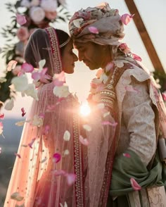 Varmala Pose Indian Weddings, Indian Wedding Shots Photography, Bride And Groom Couple Poses, Bride And Groom Photoshoot Poses, Wedding Poses For Bride And Groom Indian, Bridal Shoot Indian, Shadi Aesthetic