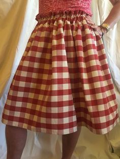 Paper bag skirt. Red and white checked cotton.