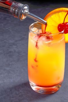 Drink Recipes With Vodka, Cocktail Recipes With Vodka, Vodka Sunrise Recipe, Recipes With Vodka, Drinks With Grenadine, Sunrise Drink, Orange Juice Cocktails, Blueberry Simple Syrup