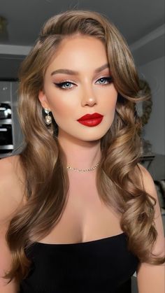 Bridal Makeup Hollywood Glamour, Hollywood Aesthetic Makeup, Classic Makeup With Red Lipstick, Retro Wedding Makeup Vintage Style, Red Lip Party Makeup, Hollywood Prom Makeup, Makeup For Red Dress Blonde Hair, Glam Bridal Makeup Red Lips, Red Lip Hollywood Glam