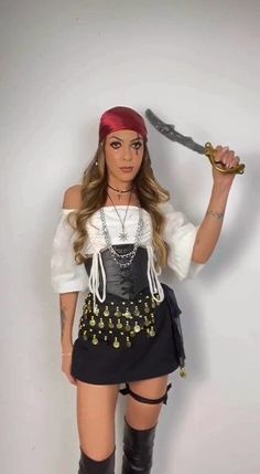 Pirate Girl Costume, Girl Pirates, Classy Halloween Costumes, Duo Halloween Costumes