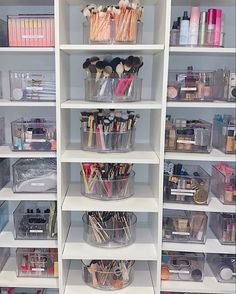 Koleksi Makeup, Beauty Closet, Makeup Beauty Room, Makeup Shelves, Closet Organized, Makeup Drawer Organization, Makeup Storage Organization, Beauty Room Decor, Beauty Organization