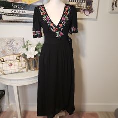 Nwt - Floral Wrap Dress, Interior Lining Is 18 Inches, Perfect Dress For Spring/Summer, Vacation, Etc. (No Damage, Stains Or Tears) Size: X-Small (See Photos For Approximate Measurement) Color: Black/Multi ** Color May Differ Slightly Due To Lighting ** ** Sale Is Final ** ** Will Not Accept Return ** ** Items Priced At $10 And Less Have Very Low Profit Margins; Please Honor Those Prices ** Tommy Bahama Dress, Floral Wrap Dress, Dress For Spring, Floral Wraps, Wrap Dress Floral, Lighting Sale, Tommy Bahama, Dresses Xs, Summer Vacation