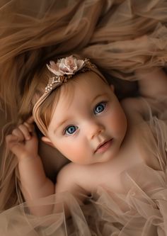 Baby Girl Pictorial Ideas, Baby Hair Growth, 6 Month Baby Picture Ideas, Cute Babies Photography, Childrens Photography, Newborn Baby Photography, Baby Newborn