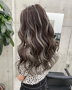 20 Stylish Hair Highlights to Inspire You Hair Highlights Curly, Hair Highlights Ideas, Curly Highlights, Brown Hair Inspiration, Highlights Curly, Highlights Ideas, Dip Dye Hair, Brown Hair Inspo