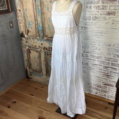 Romantic Boho Roberta Roller Rabbit Maxi Dress. Perfect For Anything Dress It Up Or Down. Its So Sexy On! Excellent Condition Bohemian Fitted Sundress For Daywear, White Fitted Boho Sundress, Fitted Bohemian Sundress For Daywear, Rabbit White, Roberta Roller Rabbit, Rabbit Dress, Dresses Romantic, Romantic Boho, Roller Rabbit