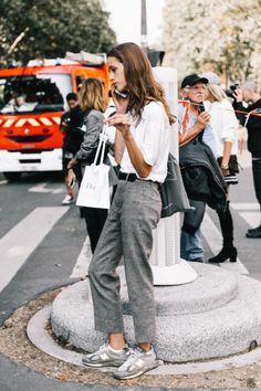 Sneaker Outfits, Berlin Fashion, Paris Fashion Week Street Style, Women Street, Street Style Paris, Sneakers Outfit, 가을 패션